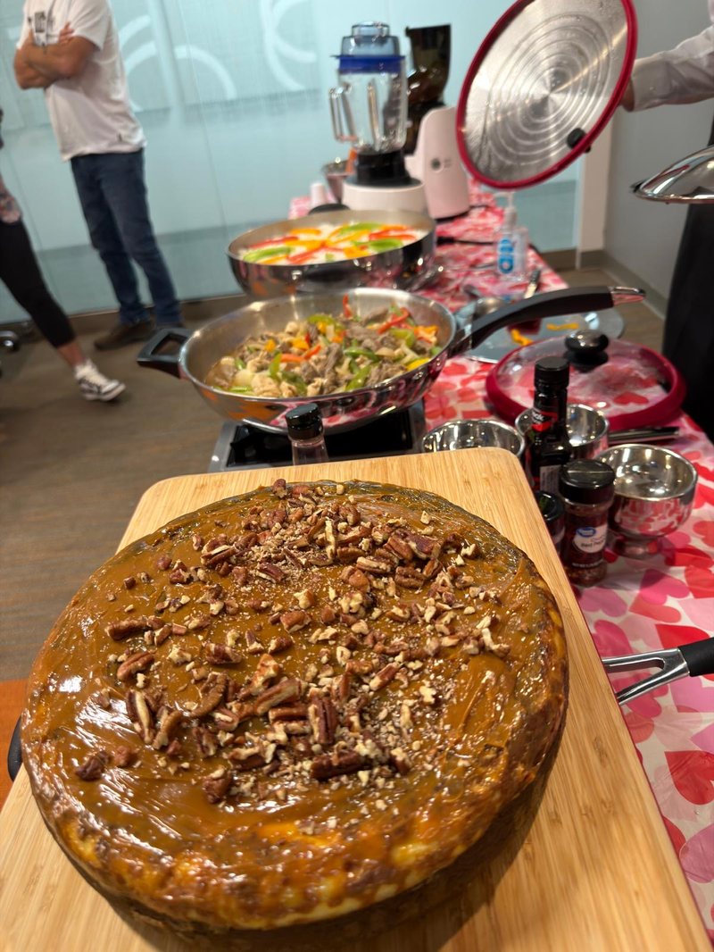 Cheesecake con nueces preparado durante un taller